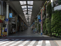 清水駅前銀座

平成の市町村合併で静岡市に編入され、駅前の衰退が加速しているようで、いまいち元気がない。
訪れた日は水曜日で飲食店が定休日の所が多く、ここでの昼食は断念。残念！