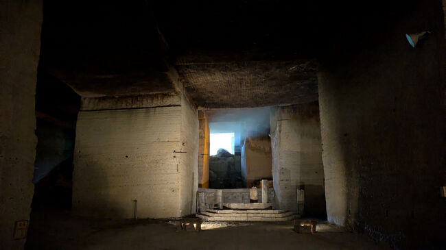 外に出る処もあって、トラックも出入りできるって。