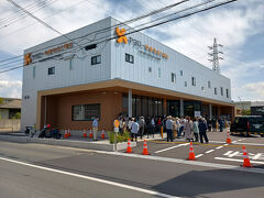 ヤタロー 地産地消工場店
https://tabelog.com/shizuoka/A2202/A220201/22044138/

まず始めは令和７年４月２４日に移転オープンしたばかりのここへ