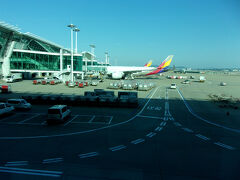 予定より遅れて9:35仁川空港に到着・。