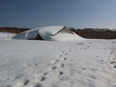 銅像茶屋は雪の中