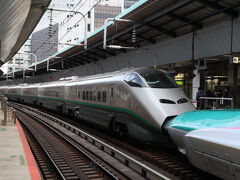 今日は朝からお出かけ

見たことない車体が来たので撮ってみた