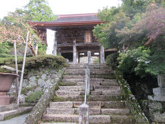 上り坂を歩いていると「松尾寺に行くのなら乗っていきませんか」と親切なドライバーさんが声をかけてくれました。感謝です。お言葉に甘えます。

07:50、29番札所、松尾寺につきました。「まつのおでら」と読むそうです。
