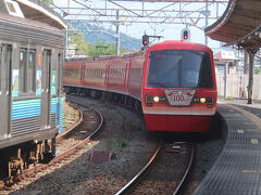 ということで次の電車はさきほど来宮駅ですれ違ったキンメ電車
08時50分発の伊豆急下田行