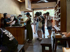 ランチの後は
ココナッツのデザート専門店
【Tukies Coconut Shop】
シンプルにココナッツを活かしたデザート