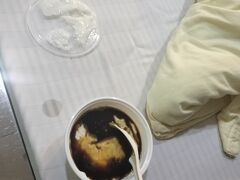 男人街近くの串焼きの店　滋味館香港地道小食（息子が取り憑かれてる）とスイーツの店　心怡甜品のあと牛乳プリンで有名な店を巡る。牛乳プリンは甘すぎるので家から持参したインスタント珈琲で、珈琲プリンへ。