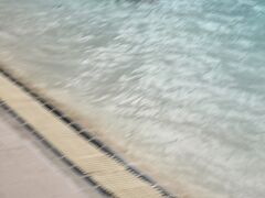 翌日は朝6:30から九龍公園でプール。。寒い。公園なのにすごい立派なプール。地元の高齢者たちが朝からたくさんいる。九龍公園はほかにもたくさん見どころありそうだけど行かせてもらえず。