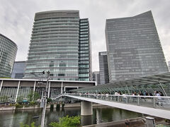 この日は近くの「Kアリーナ横浜(ホール)」で あいみょん コンサートがあるらしく、会場へ向かう人か多かったです。