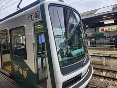 江ノ電で江の島から鎌倉より少し手前の長谷へ向かいます。
