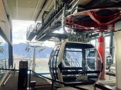 大き目なゴンドラでしたが、繁忙期で混んでるわけでは無かったので、私と母の2人で貸し切り状態で乗せてもらえました。