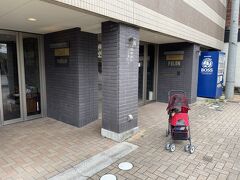 旧軽井沢にあるホテルに車を置いて、散策に出かけます。