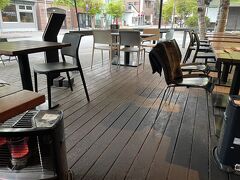 川上庵、予約していきました。
ワンコOKのテラス席は寒いのでひざ掛けとストーブがあります。