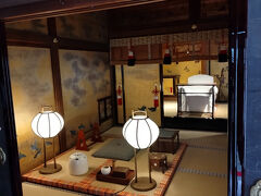 道後温泉本館に入館。
皇室専用の浴室、又新殿（ゆうしんでん）を見学。
奥は天皇だけが使用できる玉座の間。