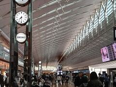 6:40最寄り駅発高速バスに乗り、10分早着で70:30羽田空港第2ターミナル着。