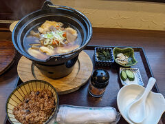 地産地消にこだわったメニューがたくさんあり、私は本庄名物のつみっこ（すいとん）汁定食を頂きました。