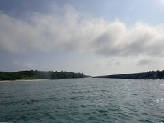 16時の安永観光で黒島へ
逆光＆曇りで海の色はイマイチだけど、それでも綺麗な黒島の海に再会です