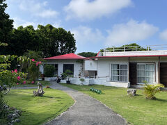 なかた荘へ到着
那覇経由だと自宅を朝出発しても黒島には夕方到着
移動で1日潰れちゃうのが難点だねぇ～(-_-)

この日は宿の周辺を散歩して終了
夜に備えます