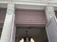 中之島圖書館のエントランスに到着しました。