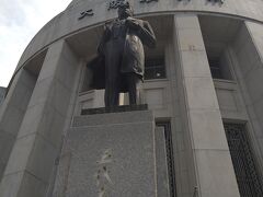 五代友厚の像です。大阪証券取引所