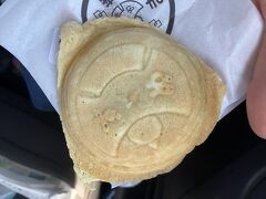 近江町市場の中の「すずめ」
ここでしか販売していない「すずめのまる焼き」
中にはすずめが・・・
ではなく、大判焼きみたいなもので、塩豆小豆とお餅が入ってま～す(笑)
他にも能登カレーとかクリームチーズとかチョコとかいろんな種類があるよ
