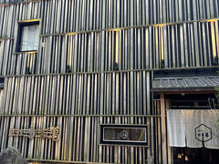 ジジ「予約時間に間に合ったー！」

キキ「やったぁー！焼肉！」