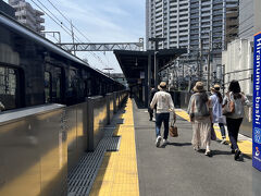 横浜駅から相鉄線で1駅の平沼橋駅に到着。