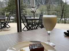 白樺荘のスイーツとヨーグルトドリンク