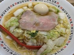 2019年ぶりに、新しくなった関空第一ターミナルで食事をしました。
以前は行きつけが決まっていたのですが、以前とは異なる模様・・・
だいぶ迷った末に、ラーメンという道を選択しました。しかもそんなに好きじゃないくせに、美味しいかもしれないと期待して。
KIXカードを提示すると割引がありますのでお忘れなく！