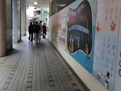　
3日目の朝。
早朝4:45頃起きて準備します。

12回目の台湾にして、今回初めて阜杭豆漿へ行ってみます。

今まで何度も何度も行ってみたい気持ちはあったものの、長い時間並ぶ覚悟はなかったのでまた今度、また今度……と先延ばしにしていました。

しかし！台湾の朝ごはんといえば豆漿！
私たち親子の大好きな朝ごはんなのです。

宿泊中のホテルグレイスリー台北から徒歩10分で行けるという好都合な今回。

今回行かないでいつ行くんだ！ということで、早起きして行ってみることにしました。


あ、あれ？あんま並んでないね？