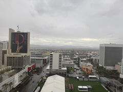 3日目です。
今日は朝から雨！
これでシャワーも含めて3日連続雨。
ラスベガスでこれだけ雨が続くのは初めてです。
恐るべきDa-の超雨男パワー！！