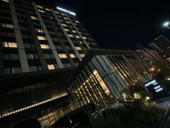 21時20分、本日のお宿
「コートヤード・バイ・マリオット名古屋」到着です！
長男よ、運転お疲れ様でした^_^

この時間だからかドアマンや誘導の人はおらず。