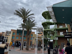 プレミアムアウトレットで買い物。
その後ウォルマートで水とビールを買い込み次のホテルへ