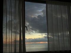 ８月２３日　５時１８分

グッドモーニングo○*:.。..。
目覚めたらこの景色、最高♪