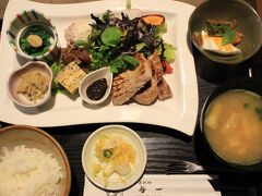 板室温泉に行く前に那須にある「与一」でランチ。