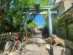 太田道灌が守護として創設したそうです
鳥居が銅でできているそうです