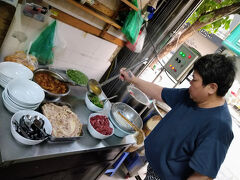 Phu My

このお母さんがPho Ap Chaoを
作っています
以前とは違う方かな？