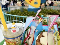 テリヤキチキンパオ（エッグ＆BBQソース）（￥700）
スパークリングドリンク（トロピカルフルーツ）（￥780）