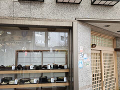 6人でもすぐ入れるとこでこちらのお蕎麦屋さんにしました。
店内ほぼ満席でしたが、タイミングよく入れました。