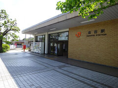 一昨年２月、昨年６月に引き続きの大井川鐵道なので、見慣れた景色になりつつある金谷駅前。
写真奥に大井川鐵道の駅がある。