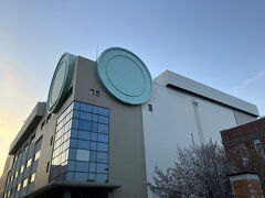 造幣局内にある、造幣博物館です。

毎年、通り抜けの期間中は閉館中で、通り抜けに来るたびに、奥様と1回行こうねと話しているのですが、いまだ未訪問です。

今年こそ、との想いを強くしましたが、どうなるのでしょうか。