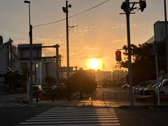 沖縄って日の出遅いんだった
初日の出を追って歩いていたら会えました　今年もいい年でありますように！

