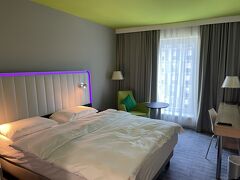 ホテルは本旅最も贅沢なラディソン (￥11,110) 。
ここでたっぷりと寝だめをして

さあ、明日はいよいよアメリカだ。