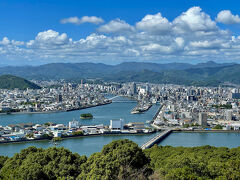 町方面。いくつか橋が見えます。