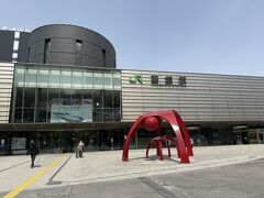 9:58函館駅に到着

駅前にある赤い"OYAKO"モニュメントは林昌平氏の作品
親がお腹の下に我が子を隠して守る姿を形にしているそう