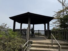 次に目指して来たのは函館八幡宮に程近い「函館公園」
展望台まで行って見下ろした先には小さな遊園地"こどものくに"がありました
そこに日本最古の観覧車があることを後で知りました