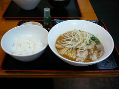 公演後　駅前のよあけで徳島ラーメンを食べます・・