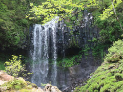 でも、そのかいはありましたよ。写真で見るより迫力があって、すっごく素敵な滝です。
その場にいた滝好きだという男性と「正直、あんまり期待していなかったけど、想像以上にすごい滝だったね！」と喜び合いました。