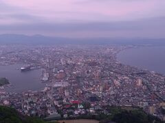 展望台からの様子。日没時間の状況