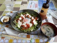 空港の食堂でタコライスを頂きました。