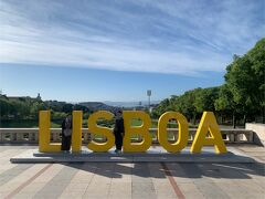 おはようございます。

エドゥアルド７世公園にある展望デッキにて、リスボアオブジェと記念撮影。
